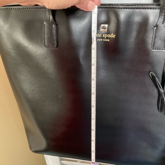 ♠️KATE SPADE Black Tote with Sleek Design & Bow Hang Charm - Picture 11 of 12
